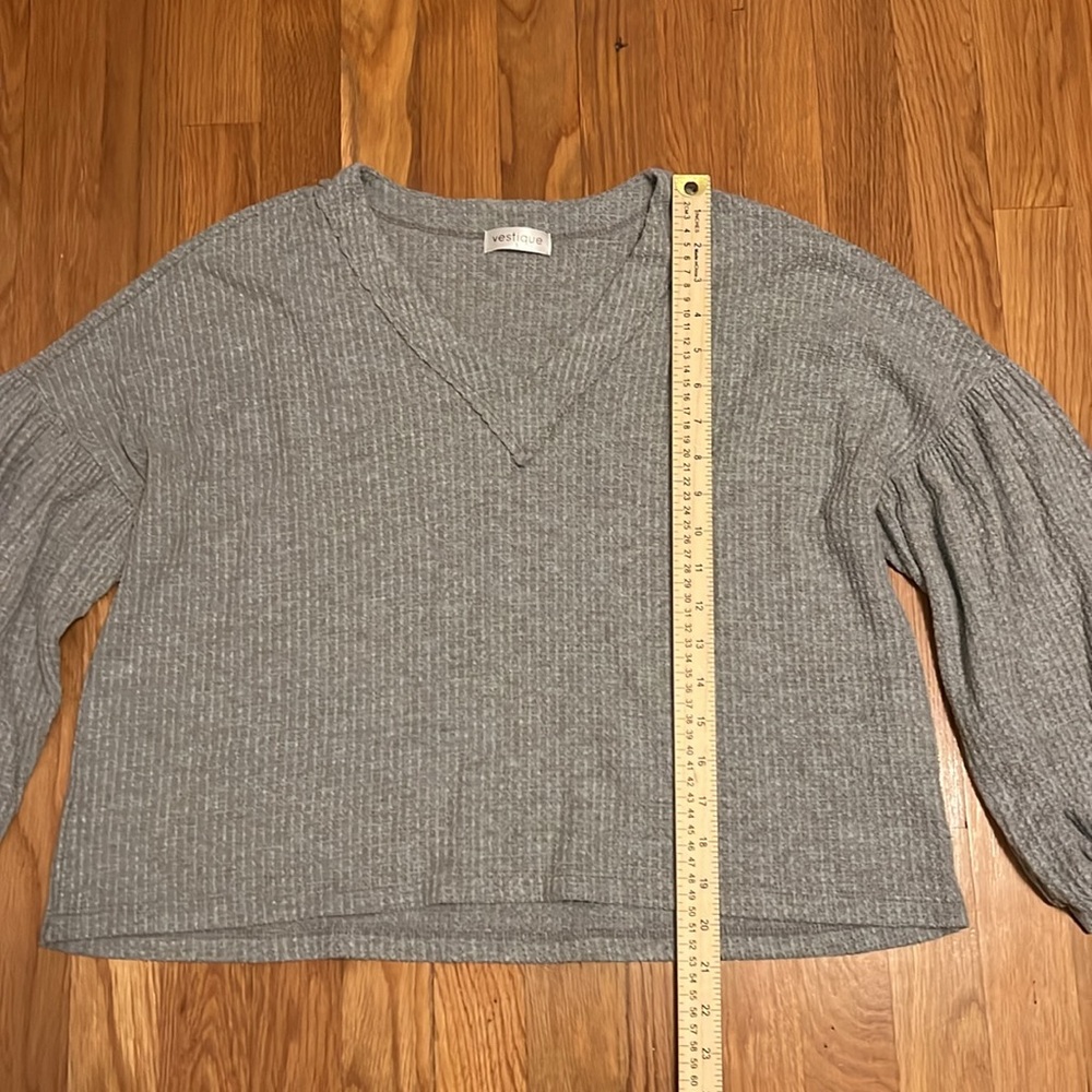 Vestique Gray waffle knit top v-neck top Size Small - Picture 6 of 12